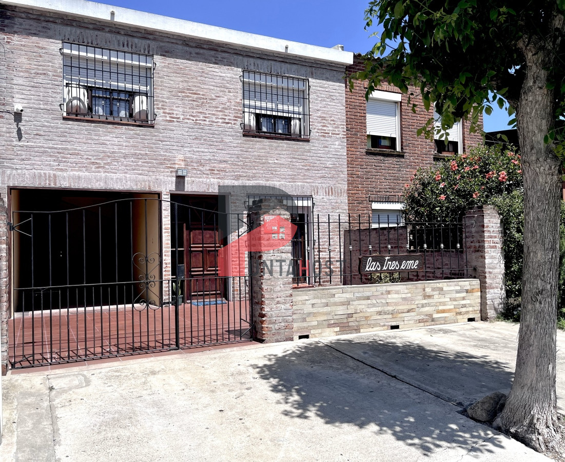 Casa ID.20 - Venta de Casa, 3 Dormitorios, 2 Baños y Barbacoa en Barrio La Sonrisa