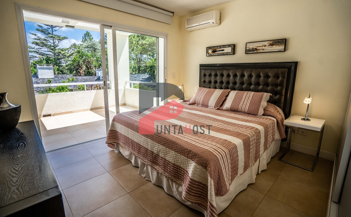 Casa ID.5 - Venta de Casa de Cuatro Dormitorios en Boulevard Park Mansa