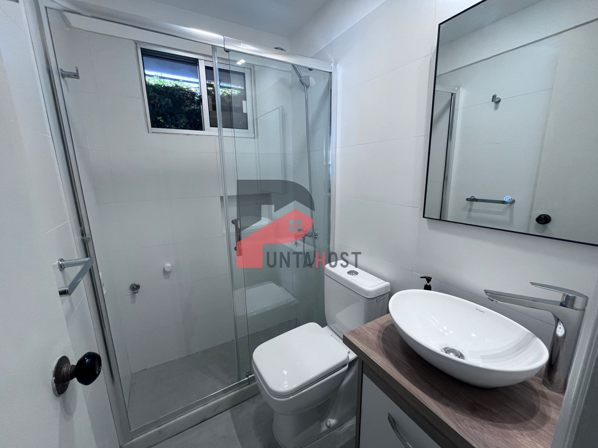 Casa ID.17 - Alquiler temporario casa 2 dormitorios, 2 baños, en Punta del Este a metros del mar