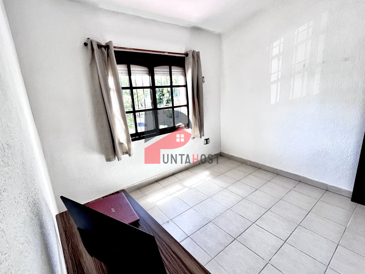 Casa ID.20 - Venta de Casa, 3 Dormitorios, 2 Baños y Barbacoa en Barrio La Sonrisa