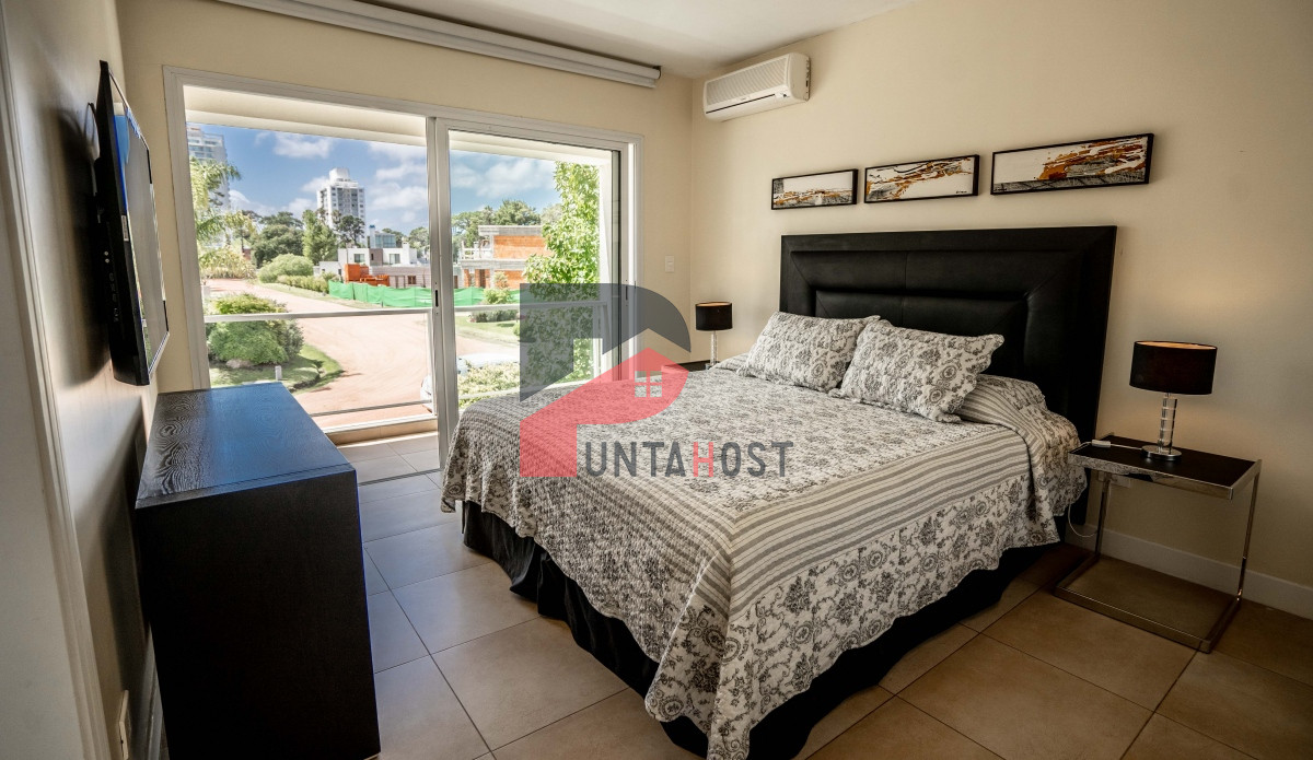 Casa ID.5 - Venta de Casa de Cuatro Dormitorios en Boulevard Park Mansa