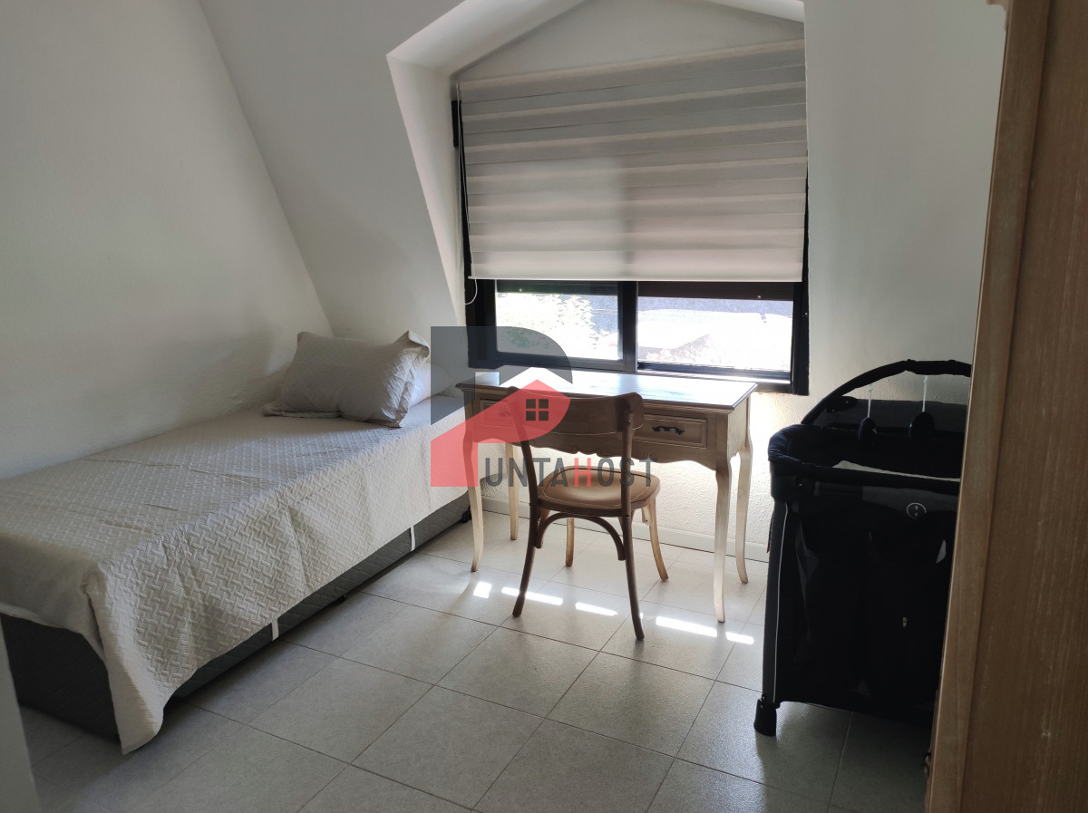 Casa ID.17 - Alquiler temporario casa 2 dormitorios, 2 baños, en Punta del Este a metros del mar