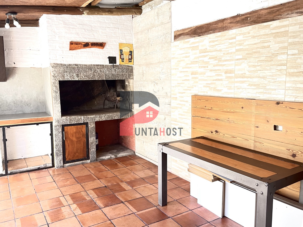 Casa ID.20 - Venta de Casa, 3 Dormitorios, 2 Baños y Barbacoa en Barrio La Sonrisa