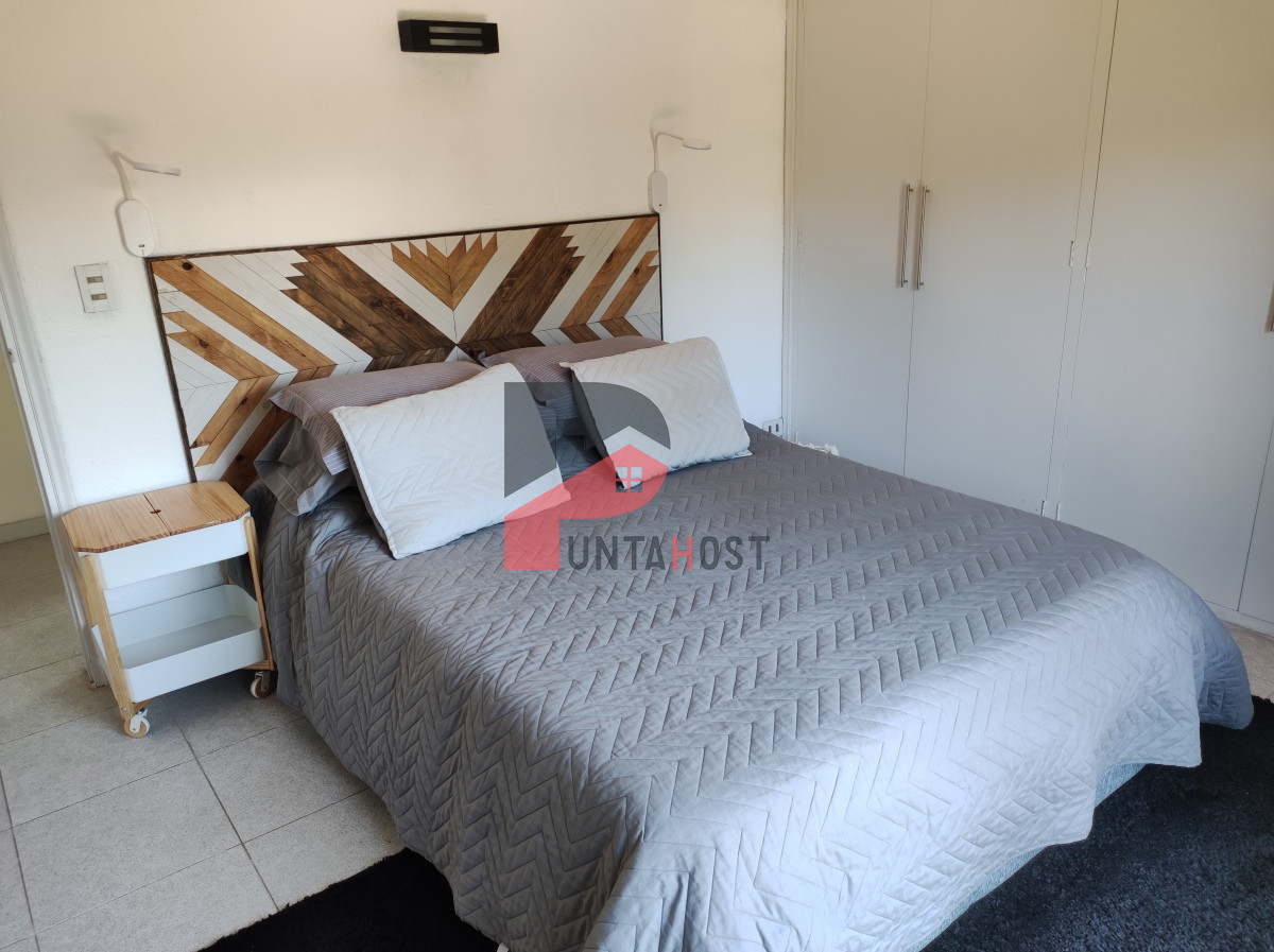 Casa ID.17 - Alquiler temporario casa 2 dormitorios, 2 baños, en Punta del Este a metros del mar