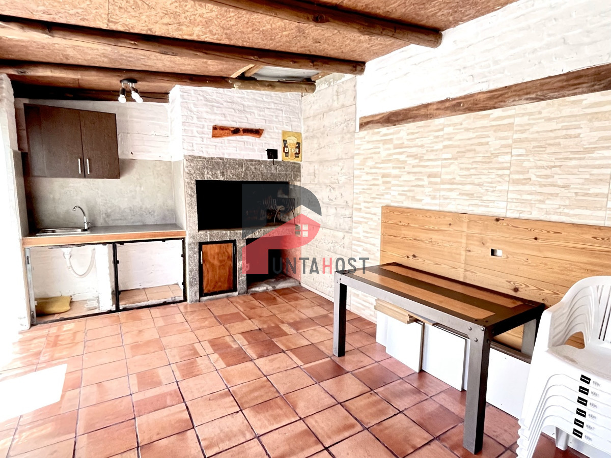 Casa ID.20 - Venta de Casa, 3 Dormitorios, 2 Baños y Barbacoa en Barrio La Sonrisa