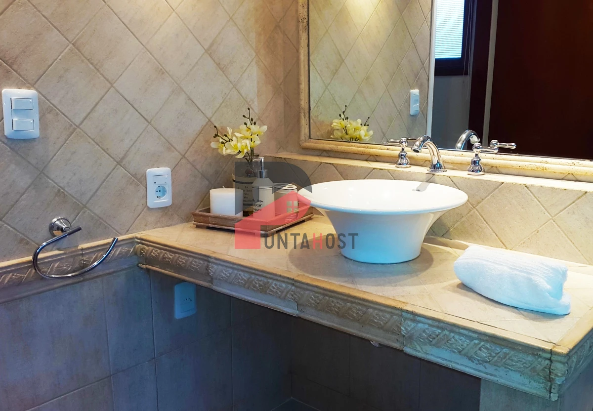 Casa ID.4 - Venta Casa 2 master suite, 2 dormitorios, a 1 cuadra de playa Mansa