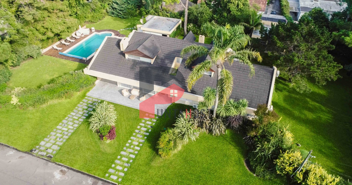 Casa ID.11 - Venta Casa con 6 dormitorios, 6 baños, playroom, barbacoa, en Playa Mansa