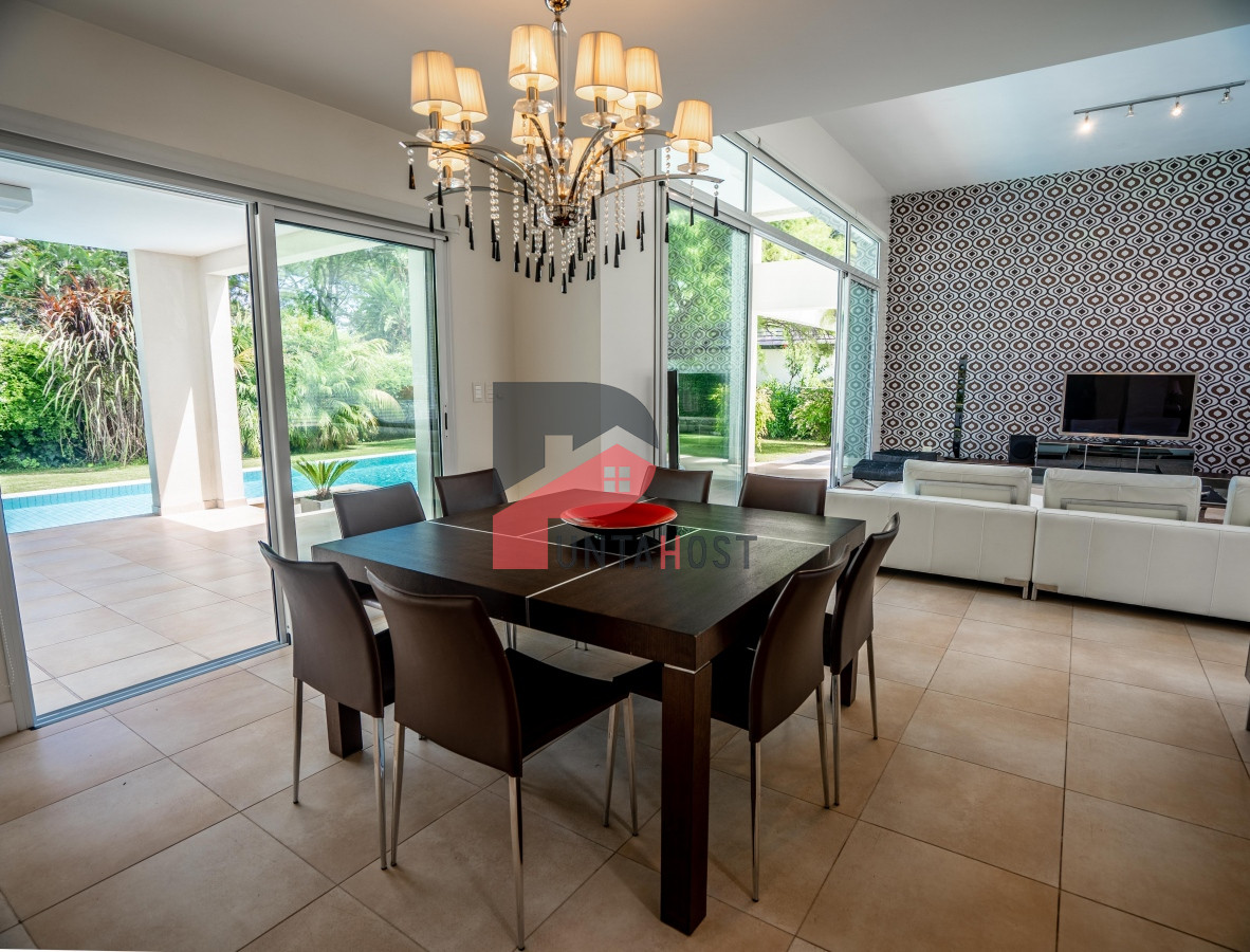 Casa ID.5 - Venta de Casa de Cuatro Dormitorios en Boulevard Park Mansa