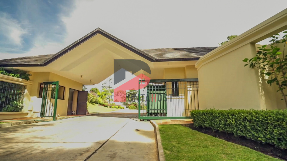 Casa ID.5 - Venta de Casa de Cuatro Dormitorios en Boulevard Park Mansa