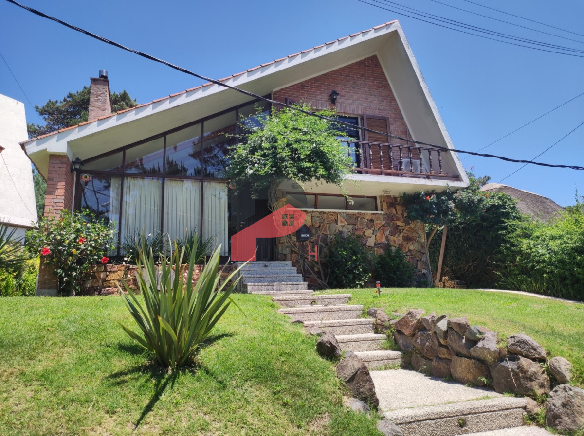 Casa ID.17 - Alquiler temporario casa 2 dormitorios, 2 baños, en Punta del Este a metros del mar