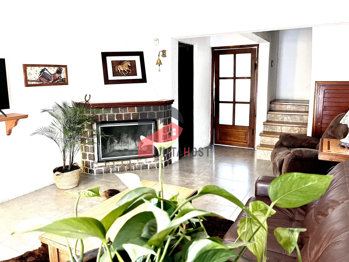Casa ID.20 - Venta de Casa, 3 Dormitorios, 2 Baños y Barbacoa en Barrio La Sonrisa