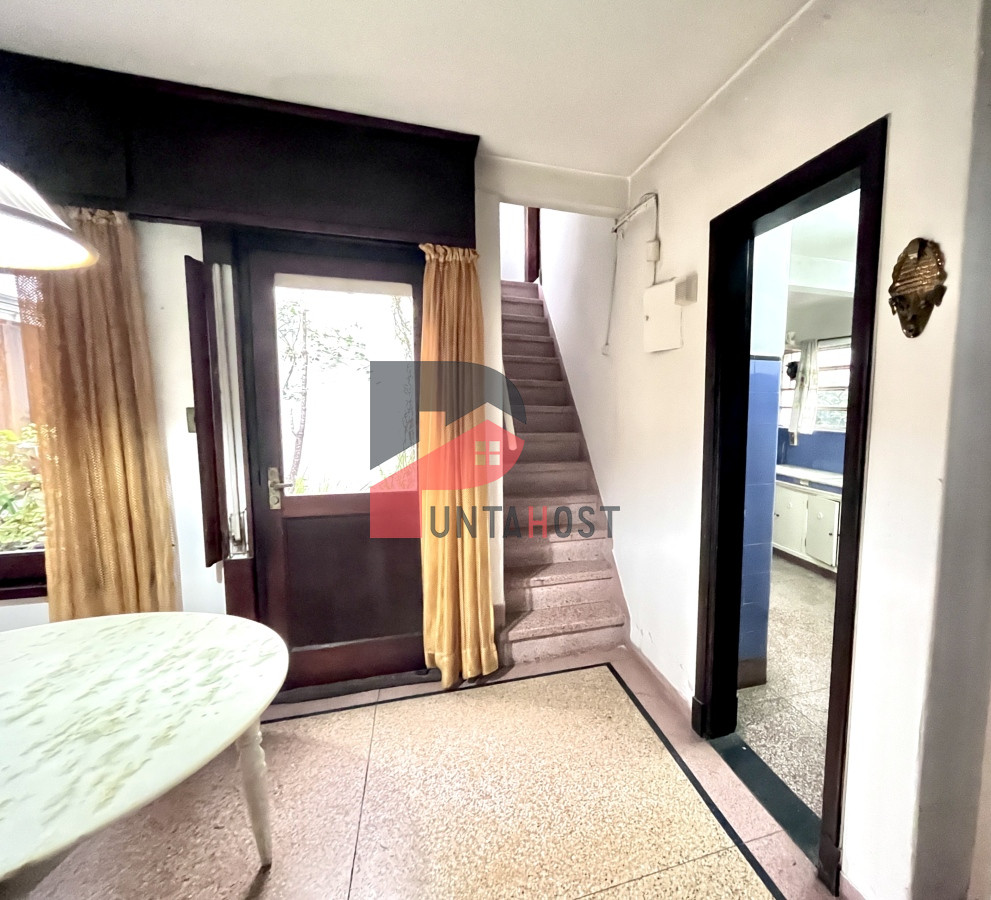 Casa ID.21 - Venta de Casa, 5 Dormitorios, 3 Baños, Patios y Garage en La Blanqueada,