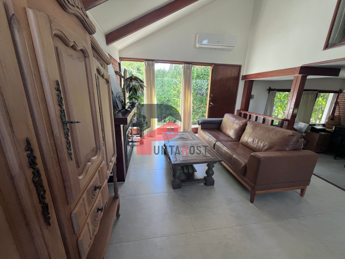 Casa ID.17 - Alquiler temporario casa 2 dormitorios, 2 baños, en Punta del Este a metros del mar