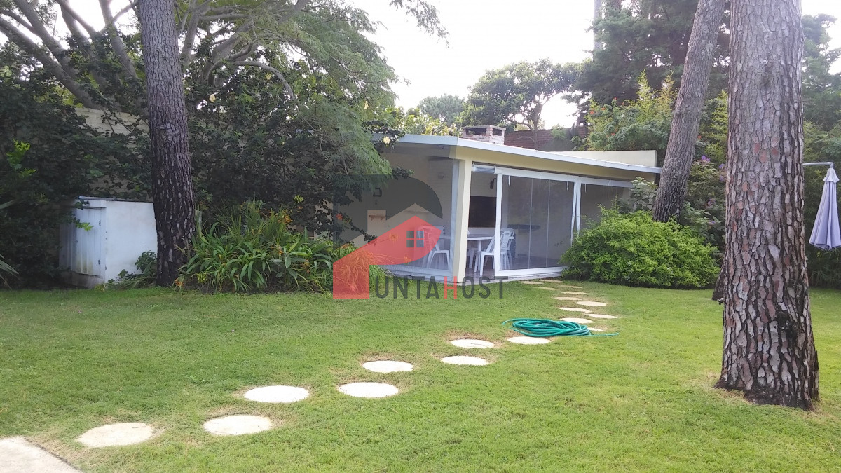 Casa ID.7 - Venta Casa con 4 dormitorios, 4 baños, en Playa Mansa