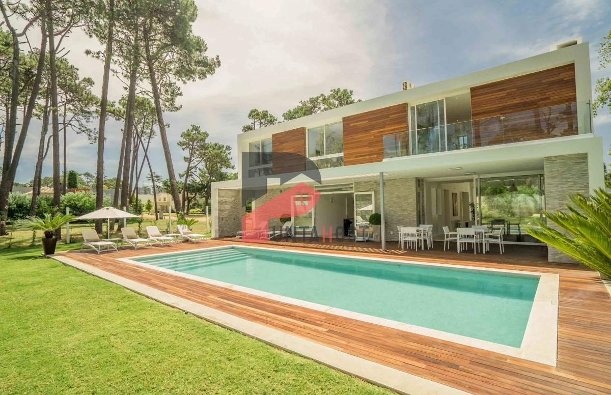 Casa ID.6 - Venta de Casa con tres suites, una master suite y dormitorio de servicio en Boulevard Park Mansa a estrenar