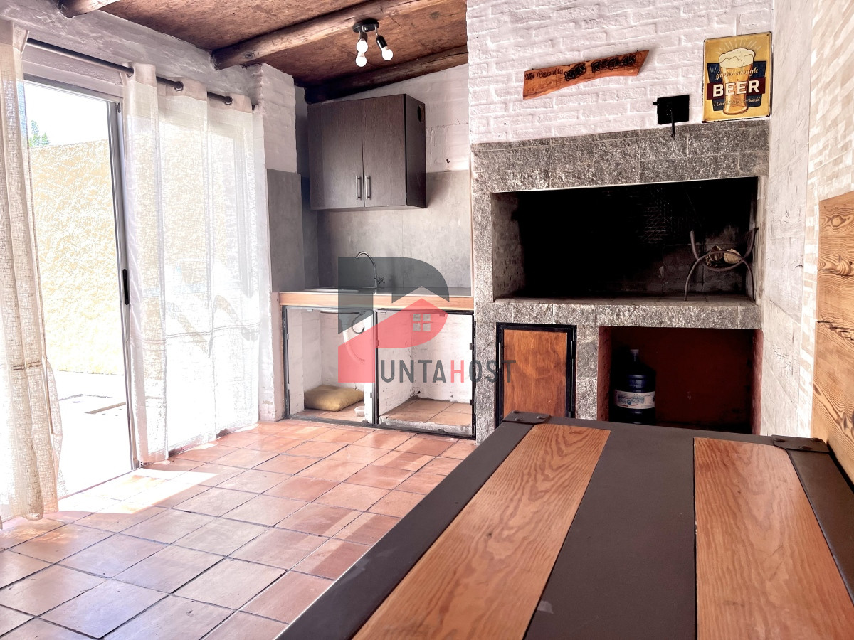 Casa ID.20 - Venta de Casa, 3 Dormitorios, 2 Baños y Barbacoa en Barrio La Sonrisa