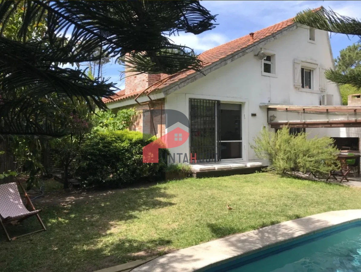 Casa ID.528 - Alquiler temporal casa en Pinares con piscina a 100 mts del mar