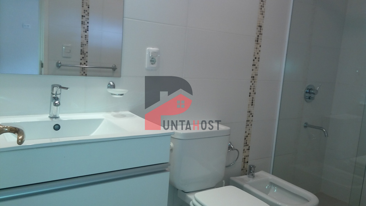 Casa ID.7 - Venta Casa con 4 dormitorios, 4 baños, en Playa Mansa