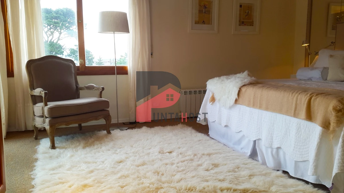 Casa ID.4 - Venta Casa 2 master suite, 2 dormitorios, a 1 cuadra de playa Mansa