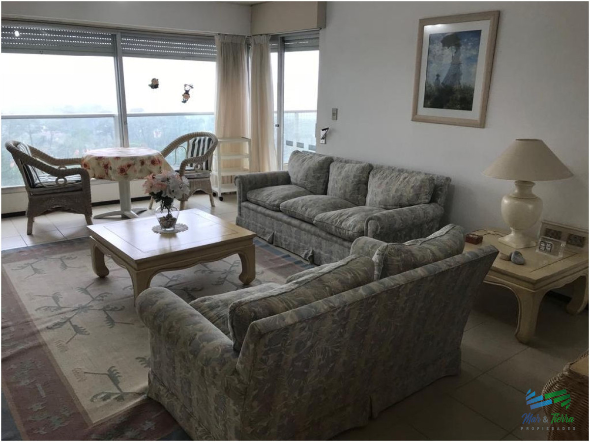 Apartamento ID.2802 - Venta apartamento de 3 dormitorios en Roosevelt 