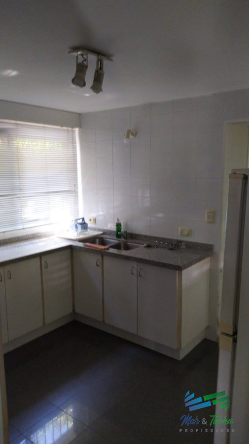 Casa ID.3160 - Alquiler casa de 3 dormitorios en Playa Brava 