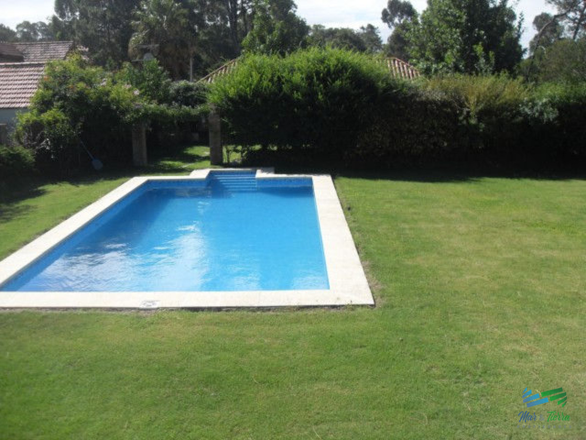 Casa ID.3160 - Alquiler casa de 3 dormitorios en Playa Brava 