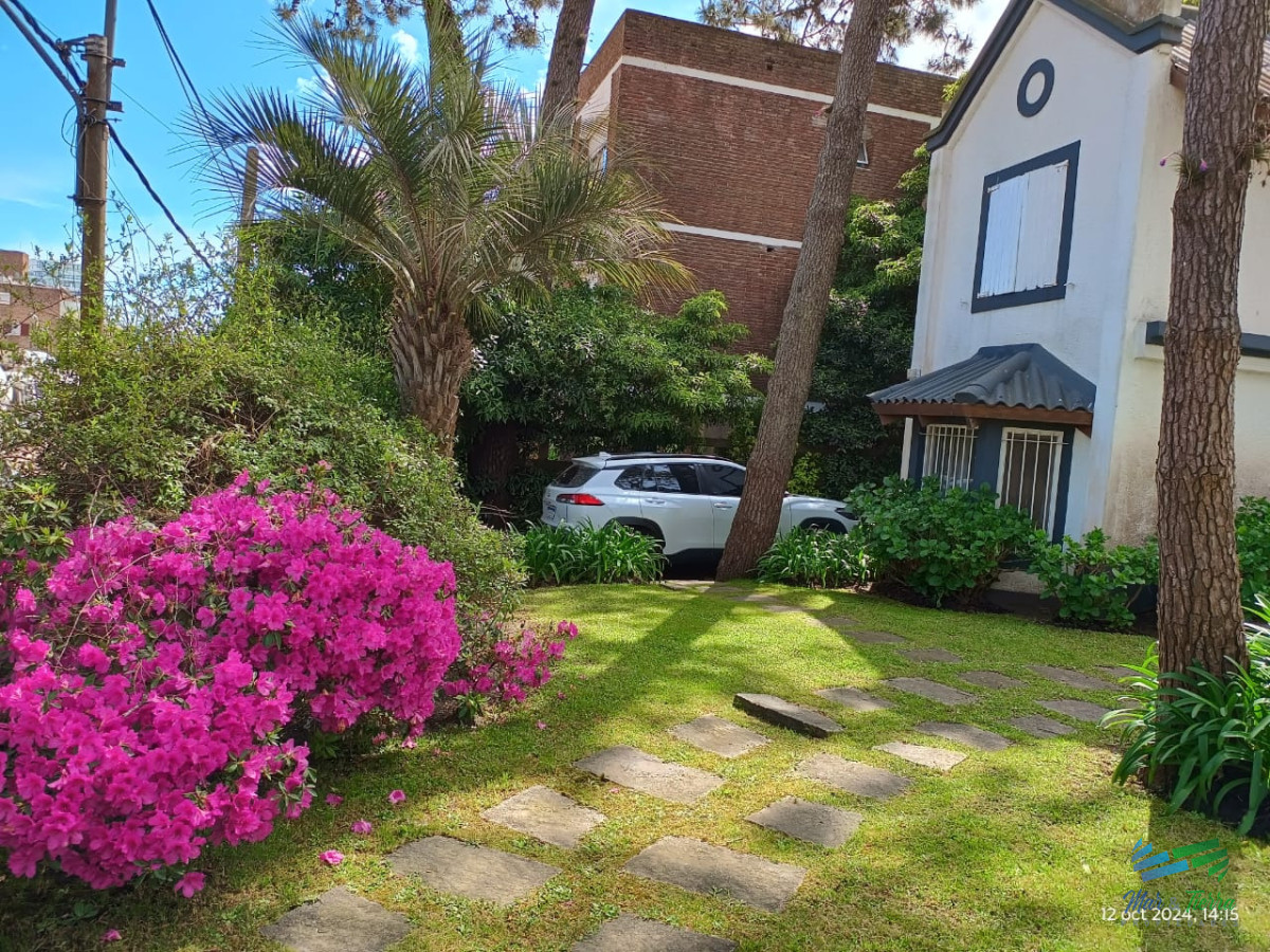 Casa ID.3160 - Alquiler casa de 3 dormitorios en Playa Brava 