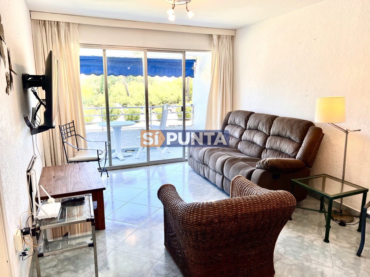Alquiler apartamento 2 dormitorios mas dependencia de servicio en Playa Mansa, Punta del Este  - SPT11687A