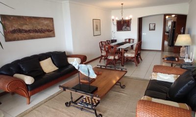 Venta apartamento en Manantiales frente al mar de  3 dormitorios