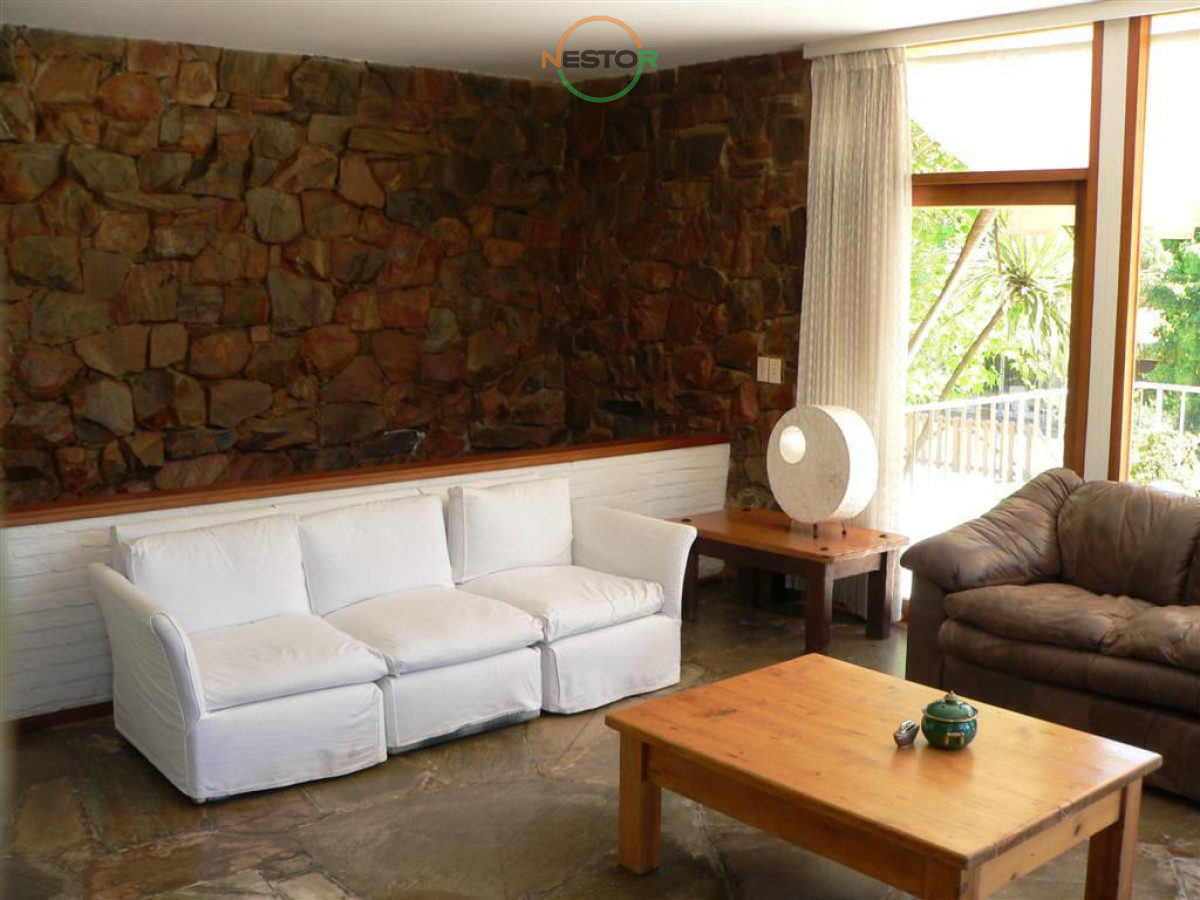 Casa ID.5416 - Venta casa en Playa Mansa 3 dormitorios 