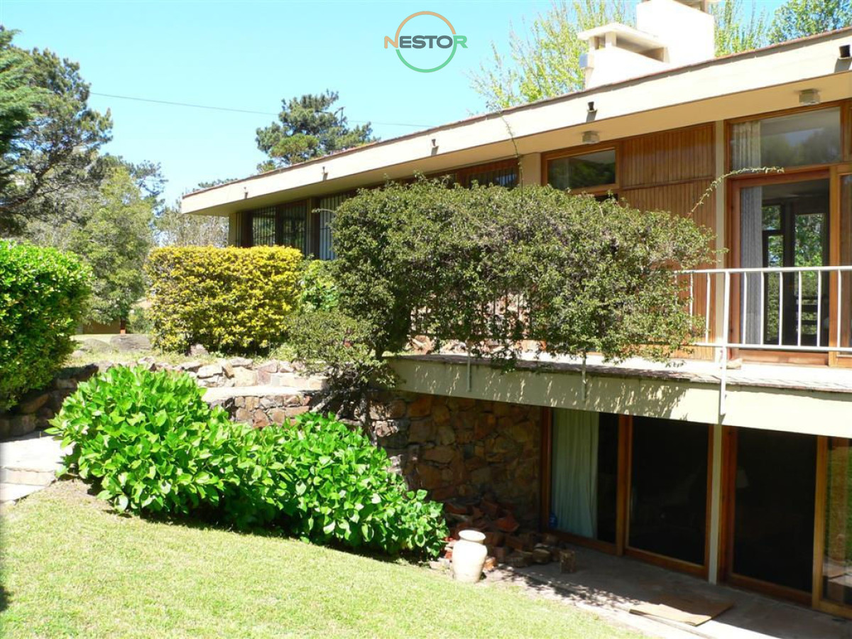 Casa ID.5416 - Venta casa en Playa Mansa 3 dormitorios 