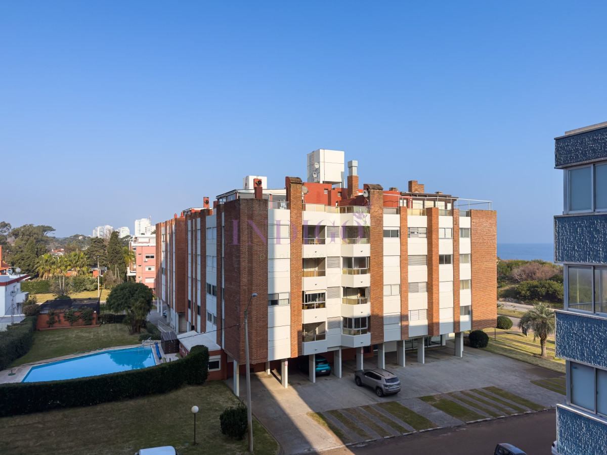 Apartamento Ref.1065 - Venta apartamento en Playa Mansa 1 dormitorio reciclado