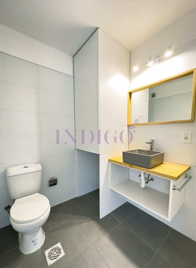 Apartamento Ref.1065 - Venta apartamento en Playa Mansa 1 dormitorio reciclado