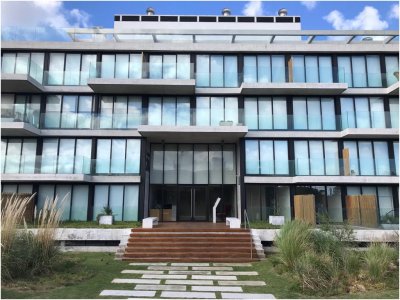 Venta apartamento en Playa Mansa, 2 dormtiorios 