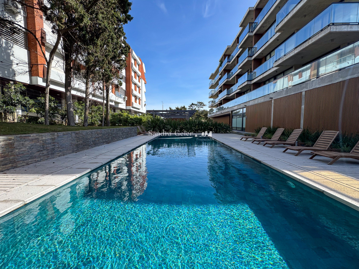 Apartamento ID.2138 - Venta apartamento 2 dormitorios en Playa Mansa, Punta del Este 