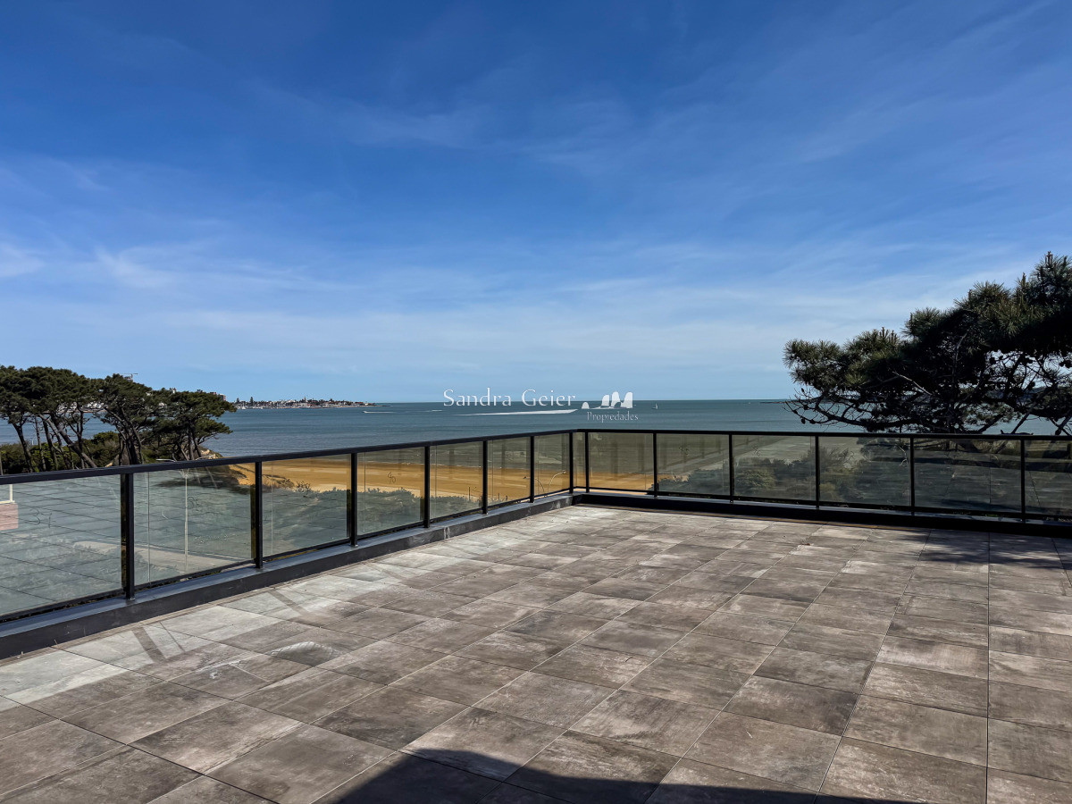 Apartamento ID.2138 - Venta apartamento 2 dormitorios en Playa Mansa, Punta del Este 