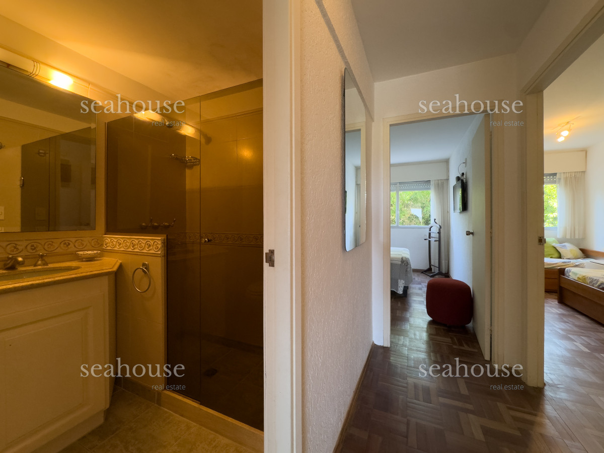 Apartamento Ref.1169 - Venta apartamento 2 dormitorios en Playa Mansa, Punta del Este 