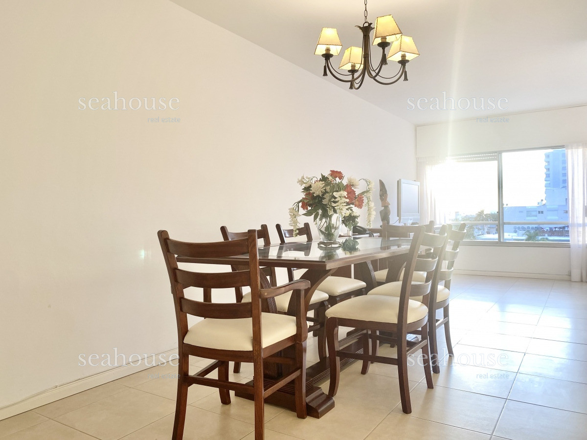 Apartamento Ref.843 - Venta apartamento de 2 dormitorios en Península, Punta del Este