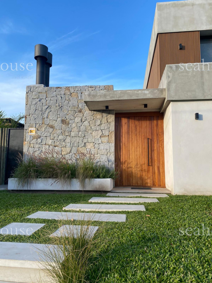 Casa Ref.1153 - Venta casa 4 dormitorios en Manantiales 