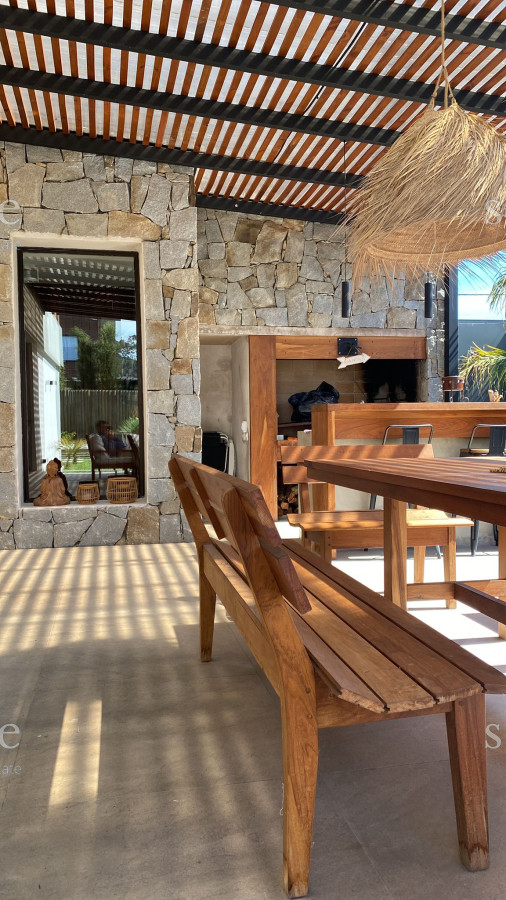 Casa Ref.1153 - Venta casa 4 dormitorios en Manantiales 