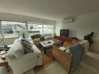 Tiburón, apartamento en brava, 3 dormitorios frente al mar