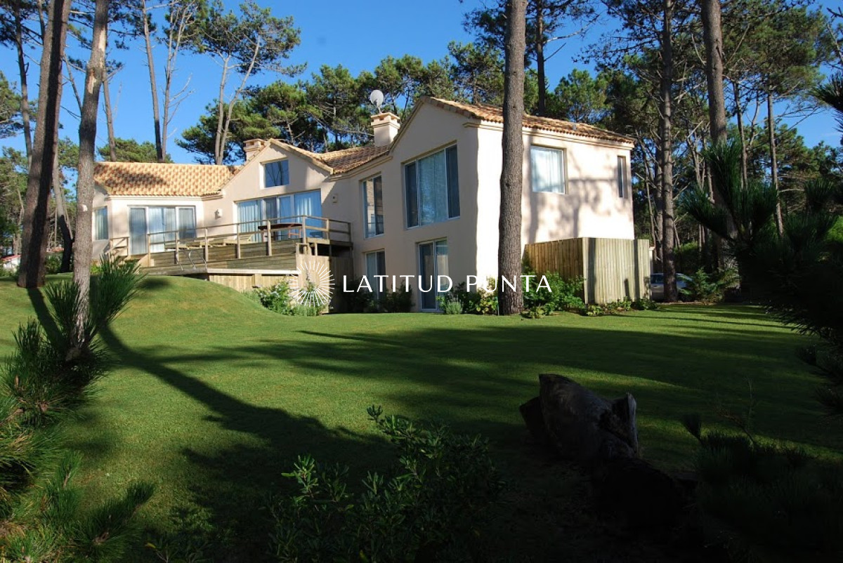 casa de 5 dormitorios en laguna blanca manantiales - lat2486c