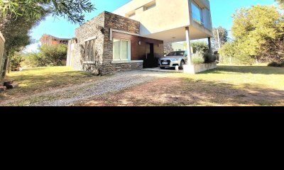 Casa 4 dormitorios con piscina. Marly.