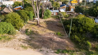 Venta terreno en Manantiales 400 m2