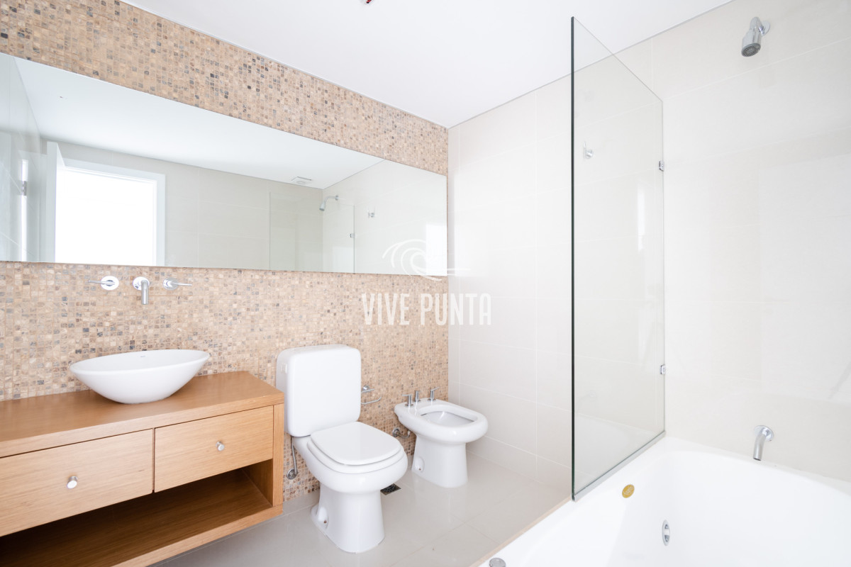 Apartamento ID.573 - Venta apartamento 1 dormitorio en Playa Brava a 100 mtrs del Mar 