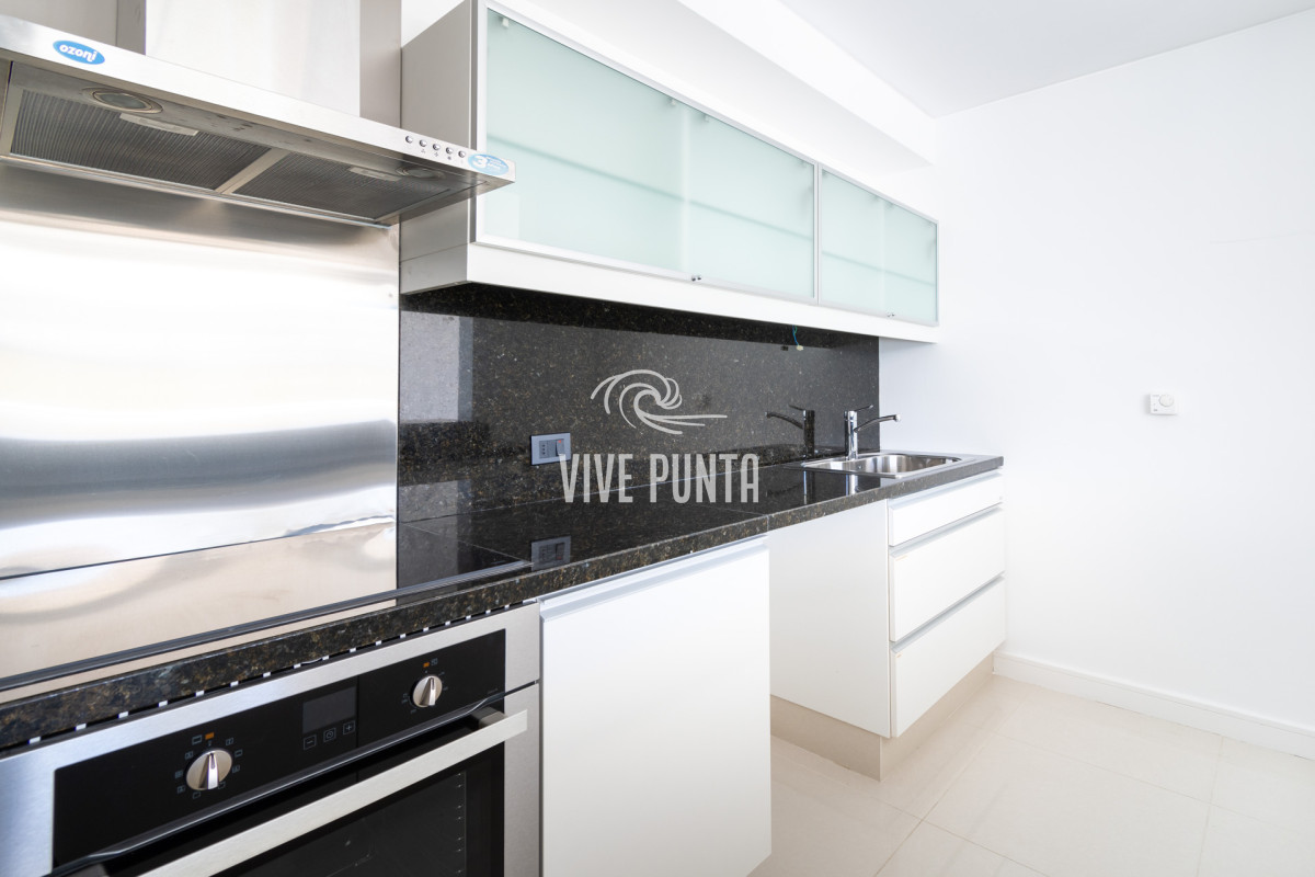 Apartamento ID.573 - Venta apartamento 1 dormitorio en Playa Brava a 100 mtrs del Mar 