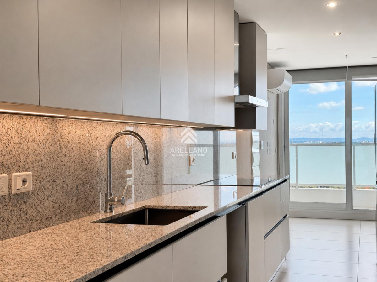 Apartamento ID.6354 - Venta apartamento 4 dormitorios  en suite en Le Parc III, Playa Brava Punta del Este.