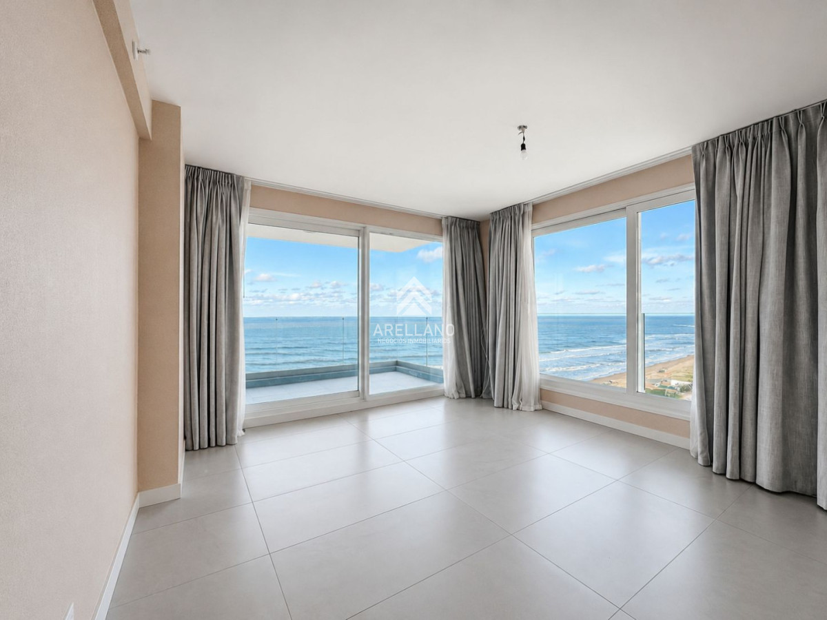 Apartamento ID.6354 - Venta apartamento 4 dormitorios  en suite en Le Parc III, Playa Brava Punta del Este.