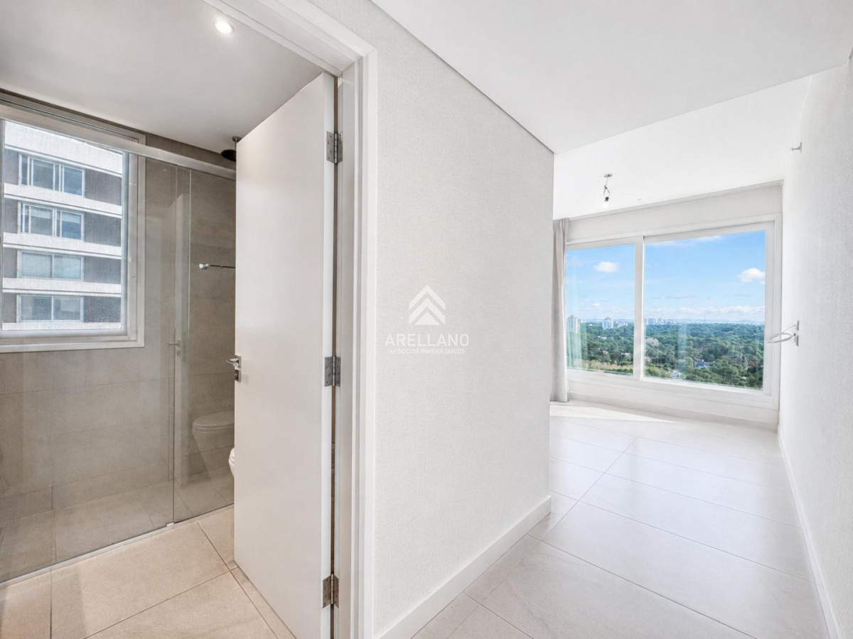 Apartamento ID.6354 - Venta apartamento 4 dormitorios  en suite en Le Parc III, Playa Brava Punta del Este.