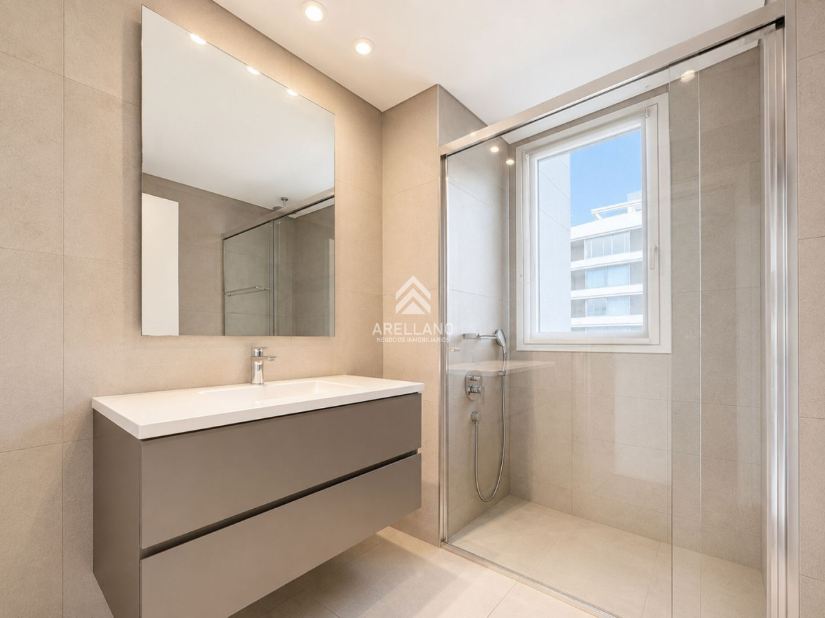 Apartamento ID.6354 - Venta apartamento 4 dormitorios  en suite en Le Parc III, Playa Brava Punta del Este.